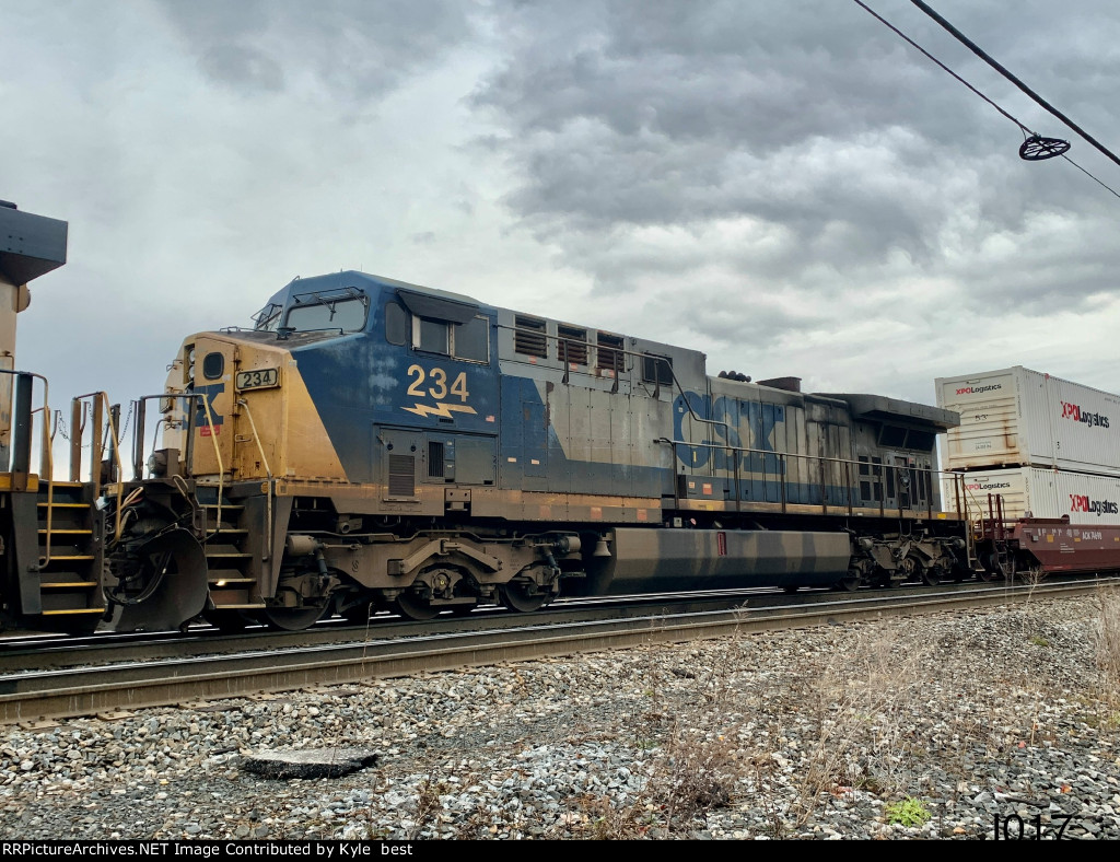 CSX 234 on I017